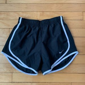 NIKE ATHLETIC SHORTS
